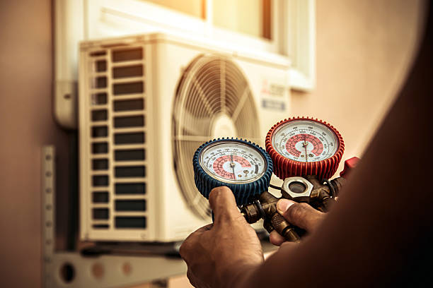 Professional Hvac technician working in Glen Riddle Lima, PA